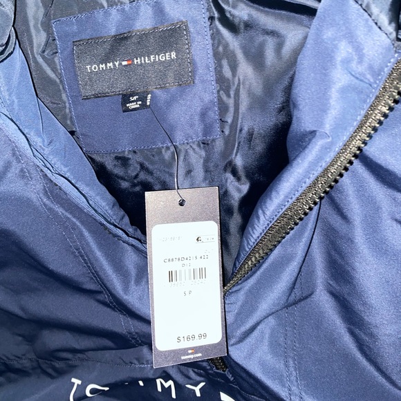 Tommy Hilfiger windbreaker - Picture 2 of 5
